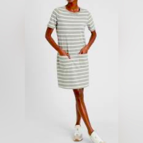 Banana Republic Factory Dresses & Skirts - Banana Republic Factory Gray & White Striped Short Sleeve T-shirt Dress, Medium
